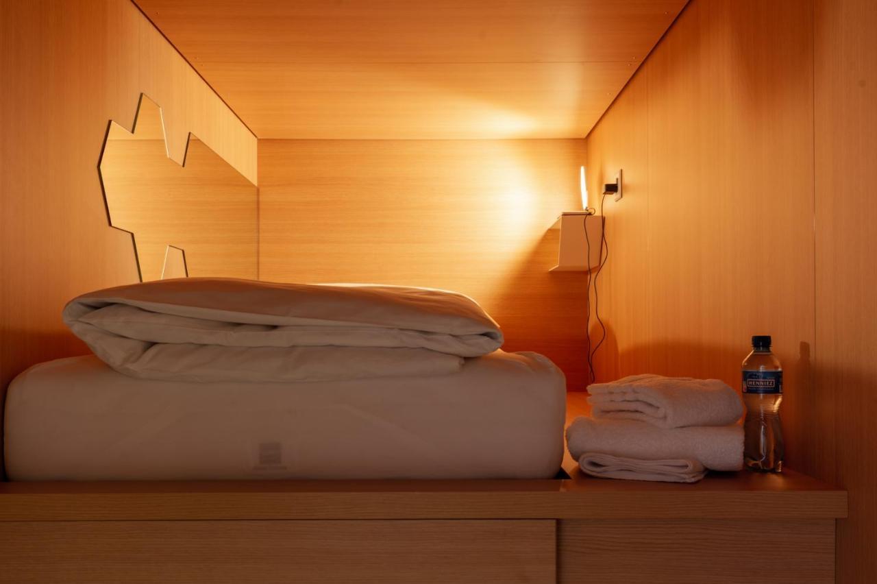 The Lab Capsule Hotel Thun Kültér fotó