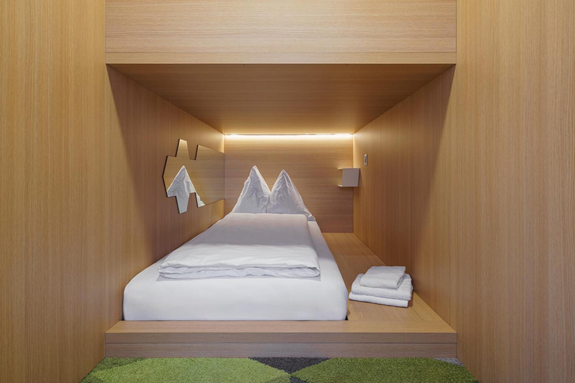 The Lab Capsule Hotel Thun Kültér fotó